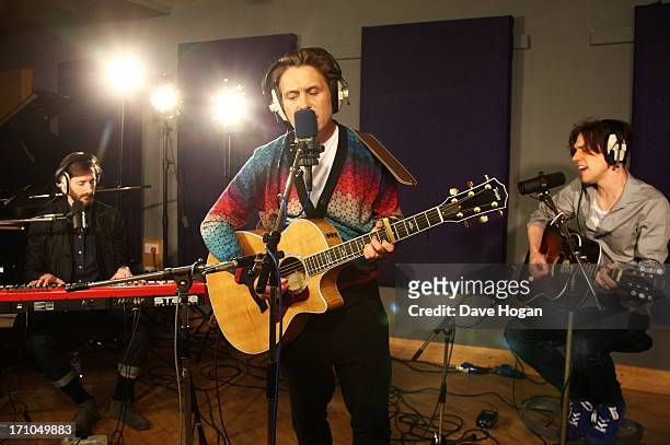 Mark Owen performs for a biz session to promote his new album 'The Art Of Doing Nothing' on May 17, 2013 in London, England.