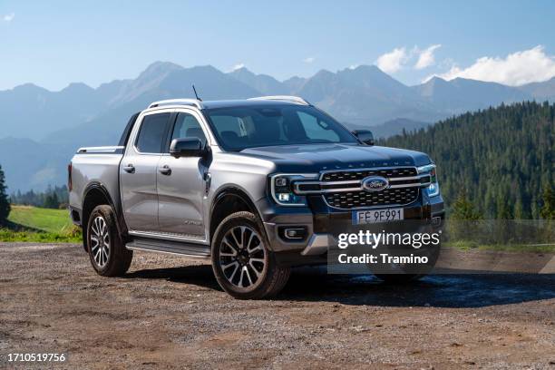 ford ranger on a road - pick-up imagens e fotografias de stock