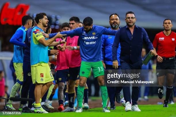 Players of America argue with Antonio Mohamed , coach of Pumas after the 10th round match between America and Pumas UNAM as part of the Torneo...