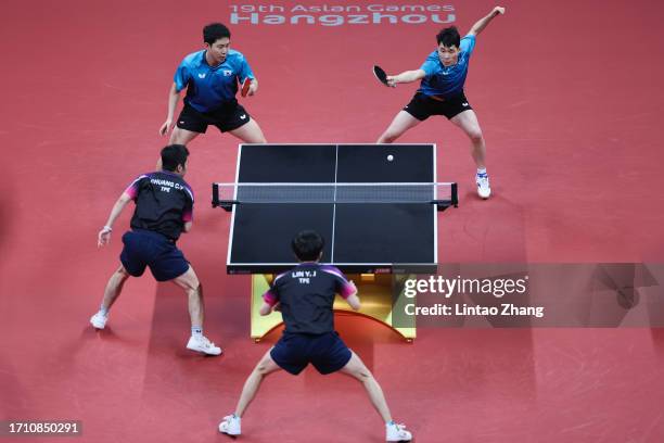 Chuang Chih-yuan and Lin Yun-ju of Chinese Taibei compete against Jang Woo-jin and Lim Jong-hoon of South Korea in their men's doubles semi-final...