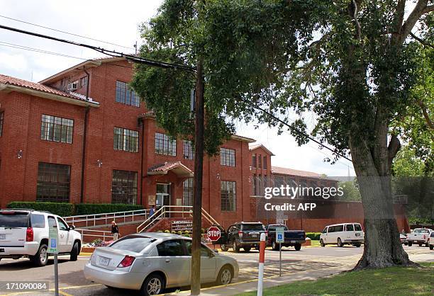 == With AFP Story by Chantel VALERY: US-JUSTICE-EXECUTION-500th == The Walls Unit, location of the death chamber where executions take place, is...