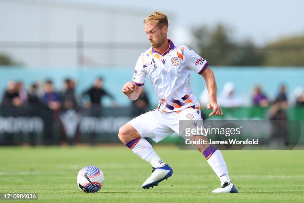Oliver Bozanic of the Glory takes possession of the ball during the A-League Mens pre-season match between Perth Glory and Melbourne Victory at...