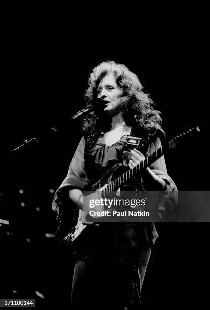 American blues musician Bonnie Raitt performs onstage at the Verizon Center, Indianapolis, Indiana, August 1, 1991.