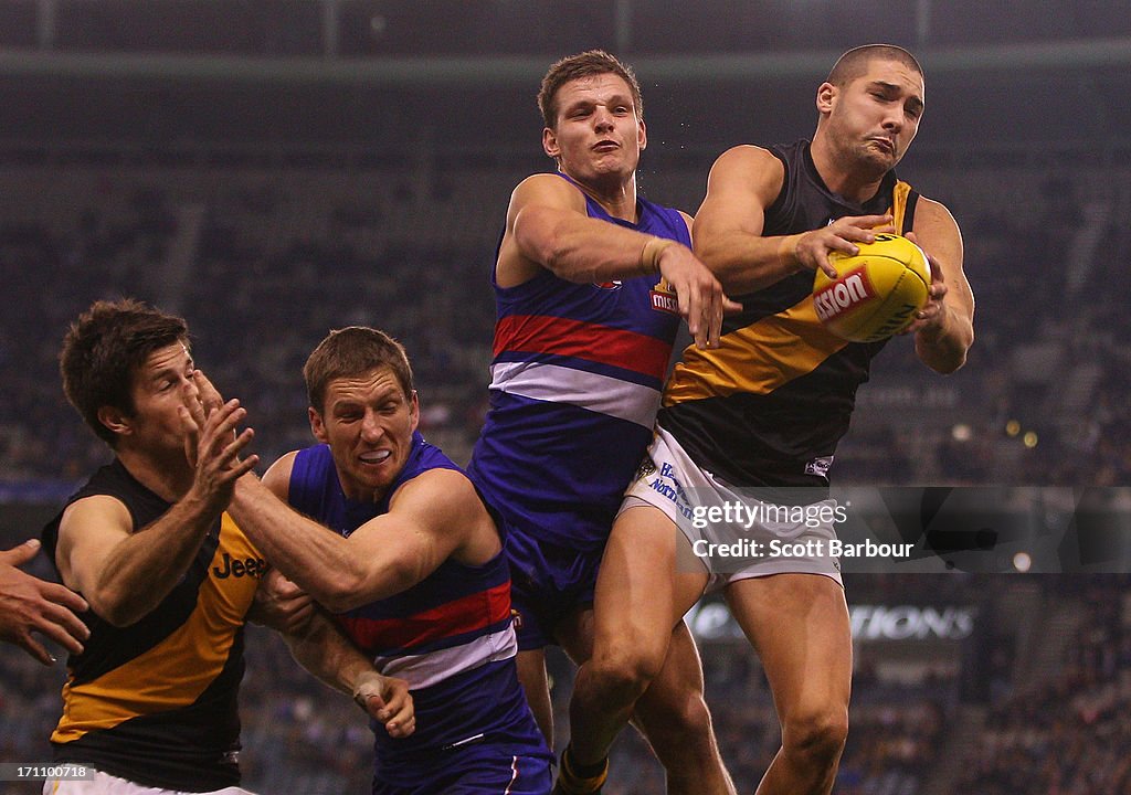 AFL Rd 13 - Western Bulldogs v Richmond