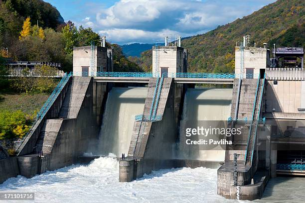 hydropower planta solkan en río soca eslovenia - energía hidroeléctrica fotografías e imágenes de stock