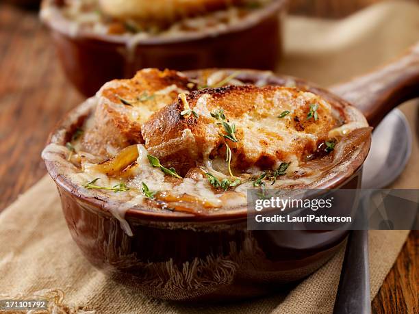 french onion soup - onion soup stock pictures, royalty-free photos & images