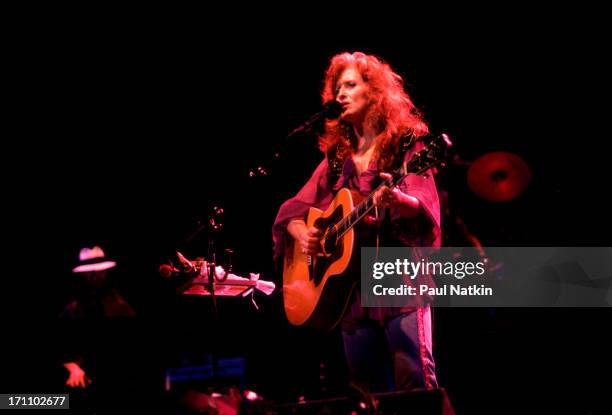 American blues musician Bonnie Raitt performs onstage at the Verizon Center, Indianapolis, Indiana, August 1, 1991.