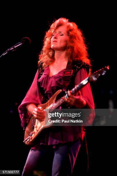 American blues musician Bonnie Raitt performs onstage at the Verizon Center, Indianapolis, Indiana, August 1, 1991.