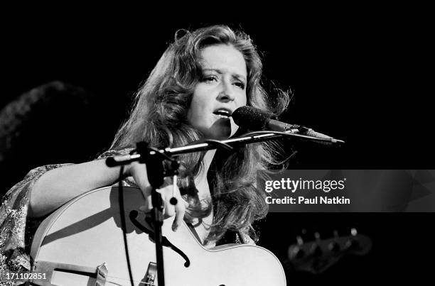 American blues musician Bonnie Raitt performs onstage at the Cahn Auditorium, Evanston, Illinois, May 12, 1976.