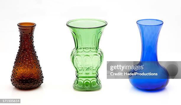 colored glass vases - vaas stockfoto's en -beelden