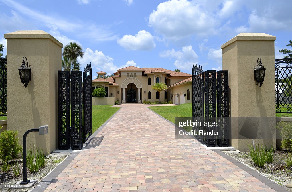 Grande entrada e portões para a Flórida casa