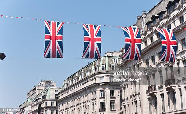 london architecture: preparation for the queen's  diamond jubilee - british empire stockfoto's en -beelden