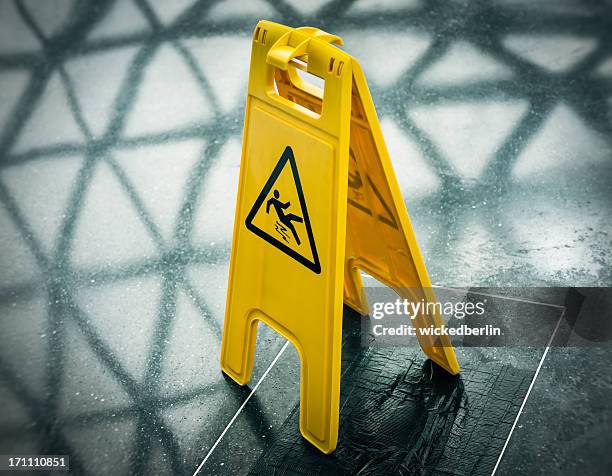 warnschild glatt - glatteis stock-fotos und bilder