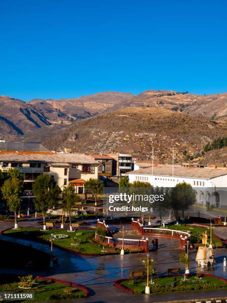 plaza de armas huaraz, peru - plaza de armas praça - fotografias e filmes do acervo