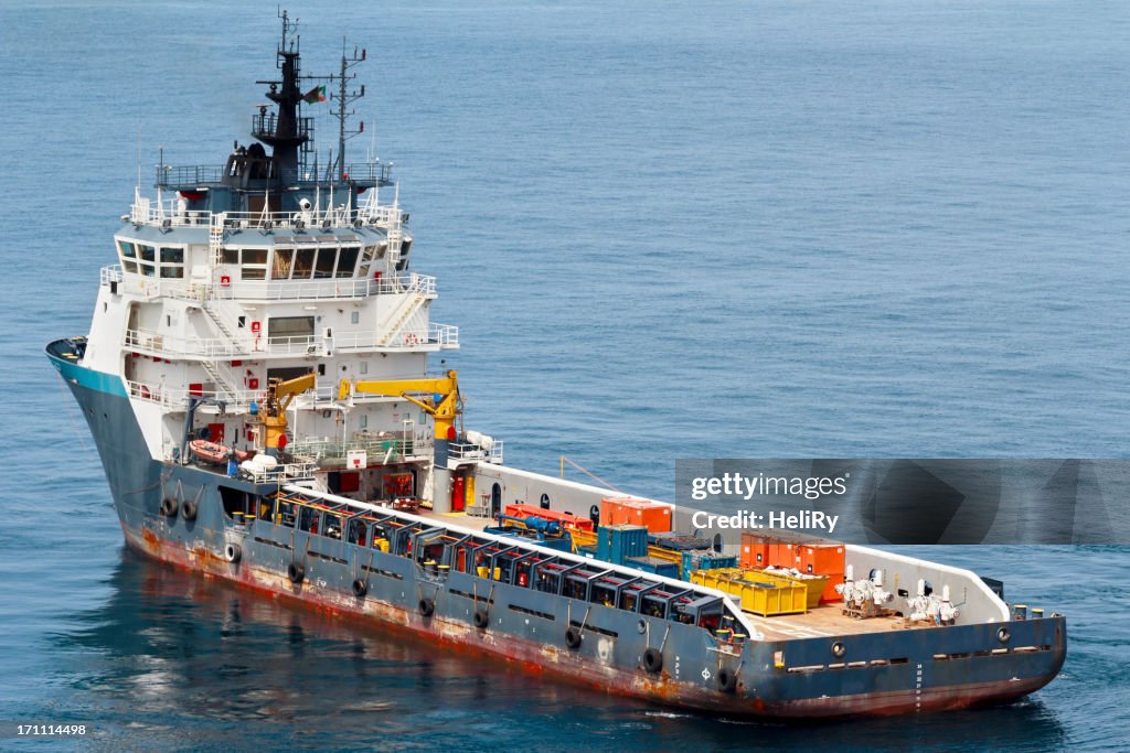 Oil Rig Protection Vessels Oil Rig Support Vessel High-Res Stock Photo - Getty Images