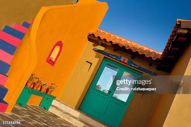 mexicain arquitetura ao pôr do sol-estilo de santa fé - pueblo aldeia imagens e fotografias de stock