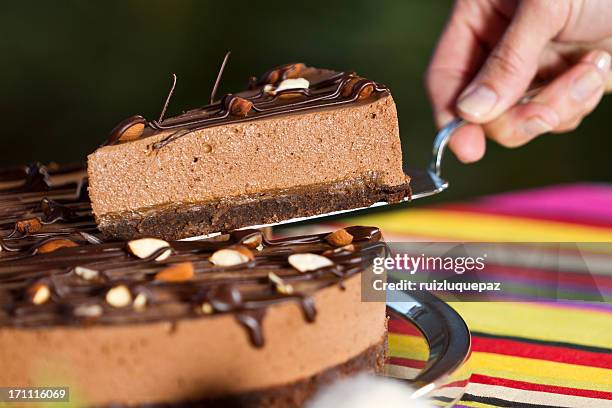 köstliche schokoladen-brownie oder eine mousse dessert - scheibe portion stock-fotos und bilder