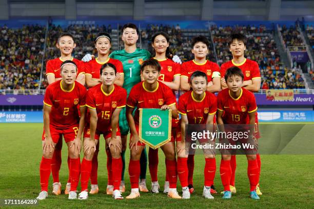 Players of China line up for team photo during the 19th Asian Games Women's Quarterfinal match between China and Thailand at Linping Sports Centre...