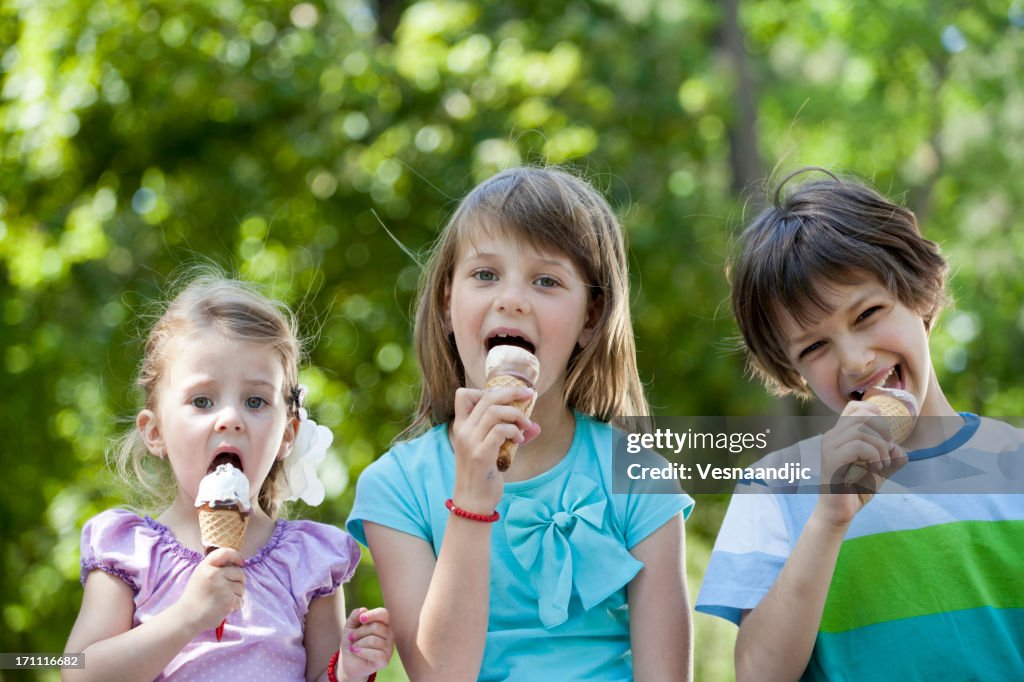 Children eating icecream