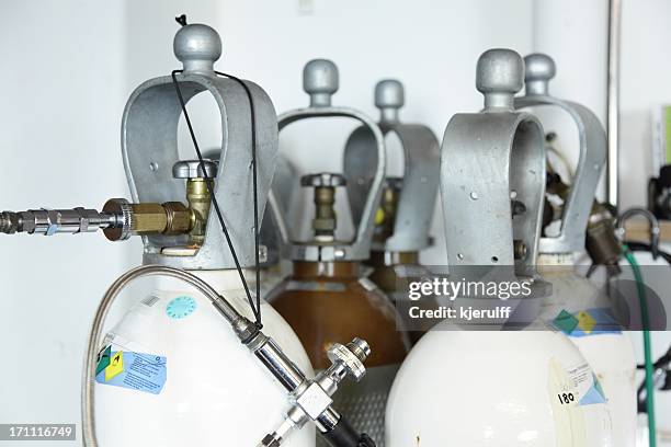 oxygen and helium for technical scuba diving - gas cylinder stockfoto's en -beelden