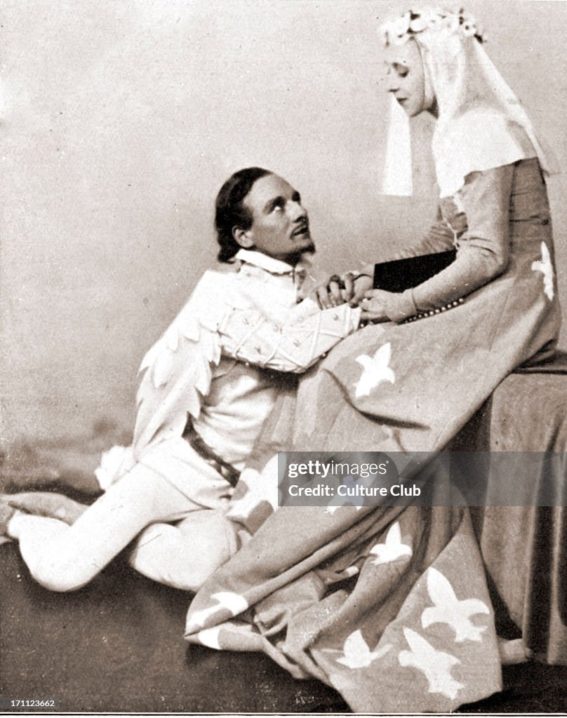 Sir John Gielgud as 'Richard II' & Gwen Ffrangcon-Davies as 'Anne of Bohemia' in Gordon Daviot 's play 'Richard of Bordeaux'. Performed at the New Theatre, London, February 1933.