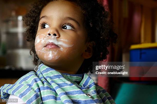 child eating yoghurt with very expressif face - faces aftermath of storm eleanor stockfoto's en -beelden