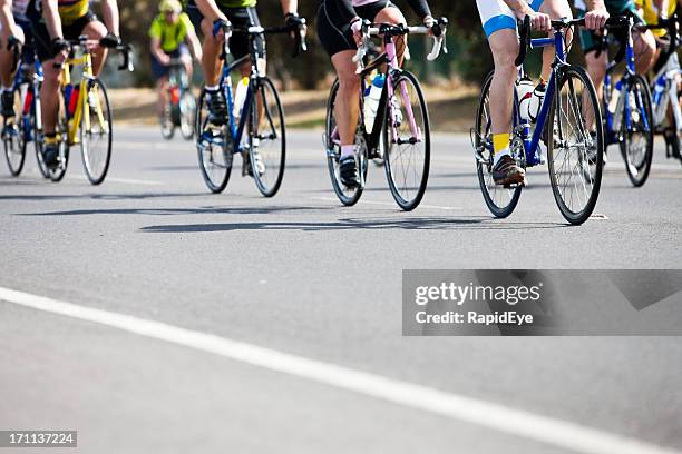 cycle race - cyclist race stockfoto's en -beelden