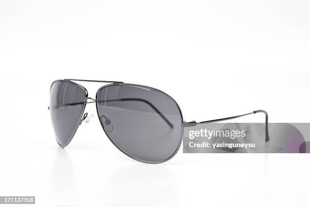 occhiali da sole aviator - occhiali da aviatore foto e immagini stock