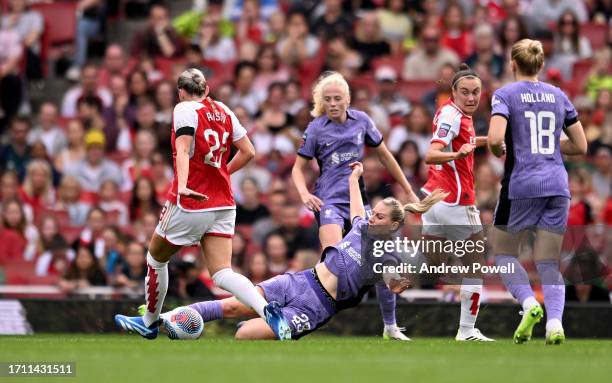 Gemma Bonner of Liverpool Women competing with Cloe Lacasse of Arsenal Women during the Barclays Women's Super League match between Arsenal FC and...