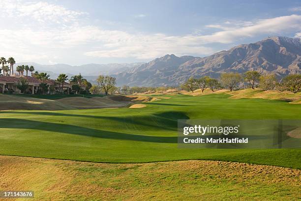 fairway en el campo de golf de la quinta california - campo golf fotografías e imágenes de stock