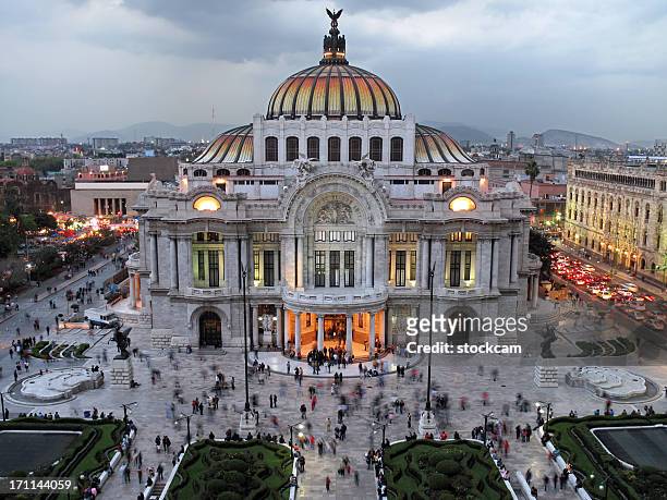 palace of fine arts, mexico city - palacio de bellas artes stockfoto's en -beelden