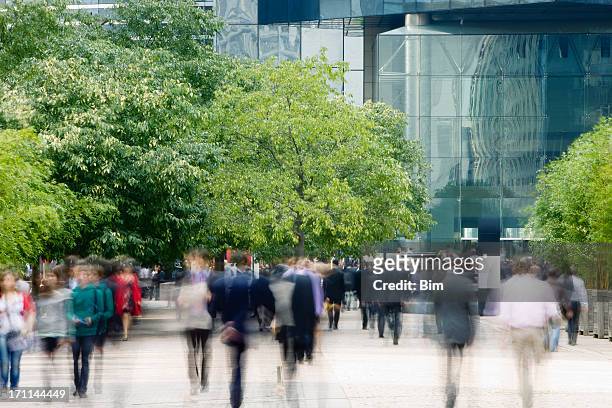 commuters walking in financial district, blurred motion - city stockfoto's en -beelden