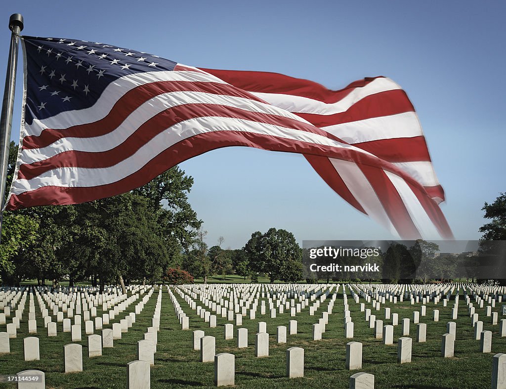 Le cimetière National d'Arlington et drapeau américain