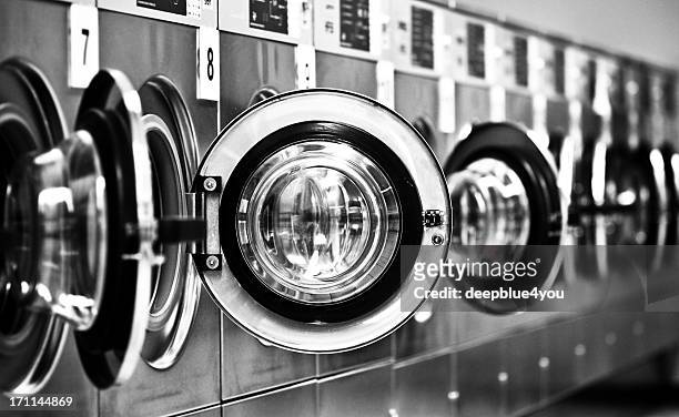 washing machine row with open doors - wasserglas stockfoto's en -beelden