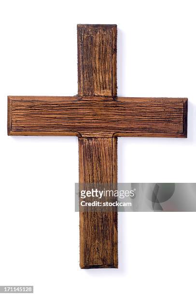croce crocifisso di legno su sfondo bianco - croci foto e immagini stock