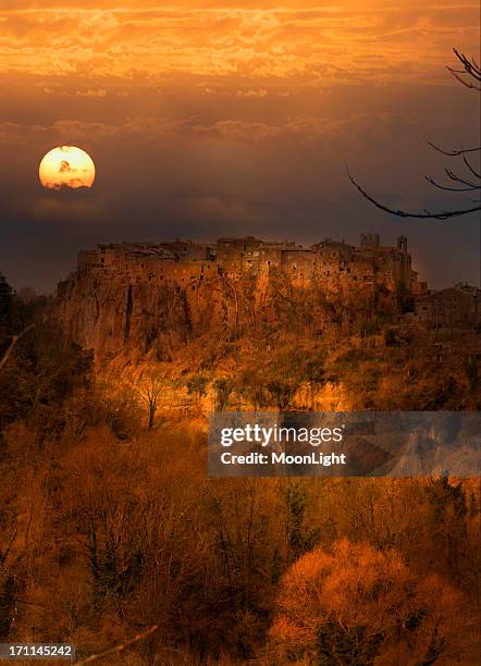 calcata - dreams at sunset - provinz viterbo stock-fotos und bilder