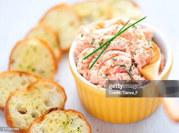 salmão rillette - spreading imagens e fotografias de stock