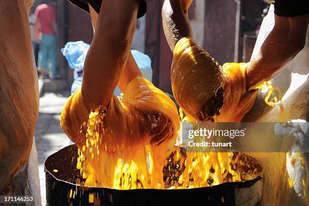 farben von marokko - färbemittel stock-fotos und bilder