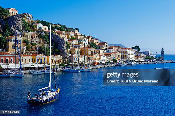 greece, dodecanese, symi, gialos harbour - ile de symi photos et images de collection