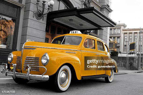 vintage new york cab - gelbes taxi stock-fotos und bilder