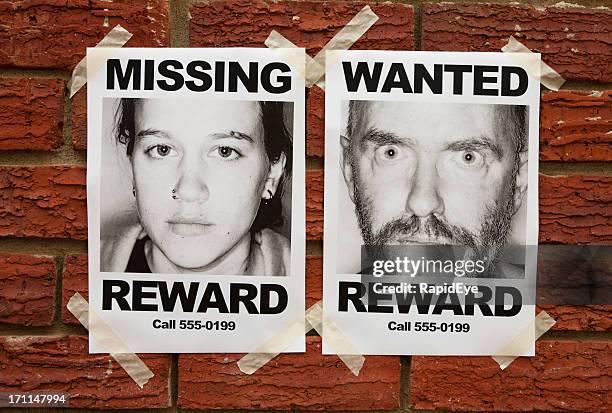 "missing" und "wanted" poster verschweißte zur wand - police wanted poster stock-fotos und bilder