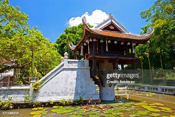 der "ein-säulen-pagode", hanoi, vietnam - hanoi vietnam stock-fotos und bilder