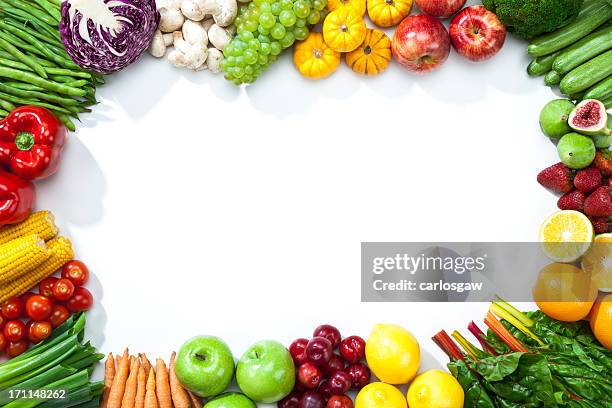 variedade de frutas e legumes eliminados na forma da moldura - vegetais imagens e fotografias de stock