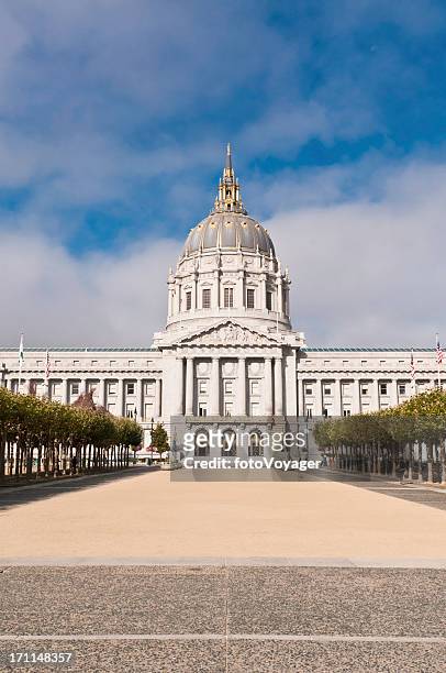 サンフランシスコシティーホールゴールドのドームシビックセンタープラザカリフォルニア州） - サンフランシスコ市役所 ストックフォトと画像