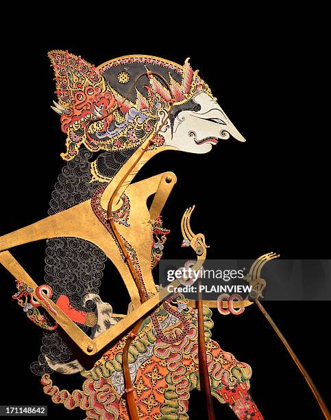 marionnettes de wayang - puppeteer photos et images de collection