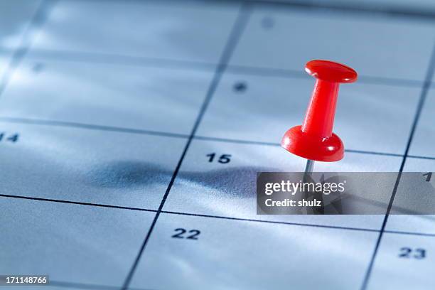 pin on calendar - tijdslimiet stockfoto's en -beelden