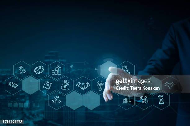 streamlining business processes for quality control and workflow optimization manager and icons. - tecnología de finanzas fotografías e imágenes de stock