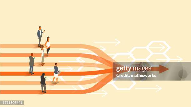 ilustraciones, imágenes clip art, dibujos animados e iconos de stock de personas en flechas convergentes - fusiones-y-adquisiciones