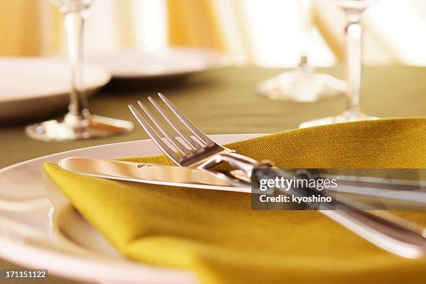 elegant dinner table setting with shallow depth of field - bestek stockfoto's en -beelden