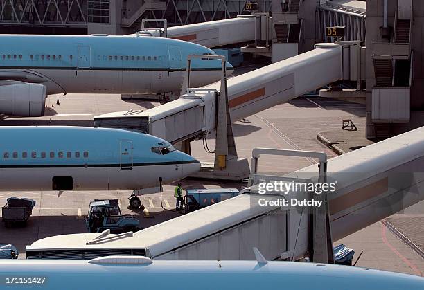 three airplanes neatly parked at gate of modern airport - vliegtuigonderdeel stockfoto's en -beelden